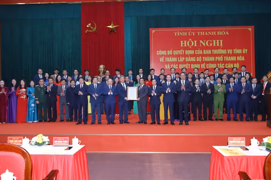 Công bố quyết định thành lập Đảng bộ thành phố Thanh Hóa