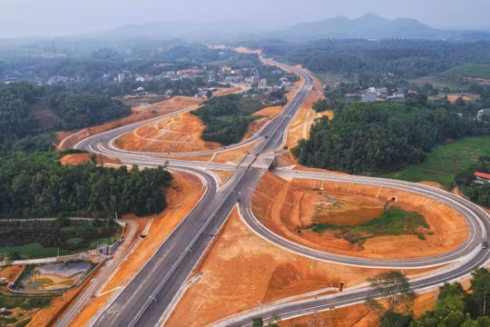 Nỗ lực cải cách thể chế, tạo động lực cho tăng trưởng bền vững