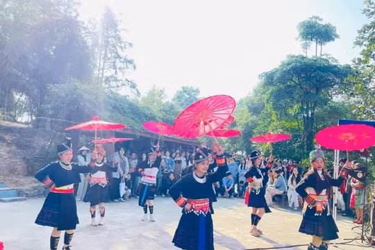 Tổ chức chuỗi hoạt động 'Xuân về trên bản làng' tại Làng Văn hóa