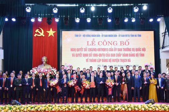 Hà Tĩnh công bố Nghị quyết của Quốc hội về sắp xếp đơn vị hành chính cấp huyện, cấp xã