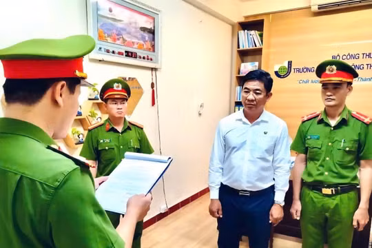Hiệu trưởng Trường Cao đẳng Công Thương miền Trung bị bắt vì bỏ ngoài sổ sách hàng tỷ đồng