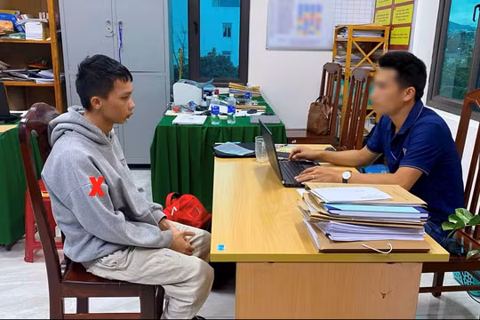 Đóng vai người thành đạt, dụ dỗ tặng Iphone rồi ép nhiều nữ sinh quay video khiêu dâm