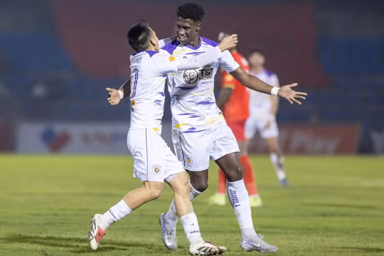 Hà Nội FC chia điểm kịch tính trước Hà Tĩnh tại V.League 2024/25