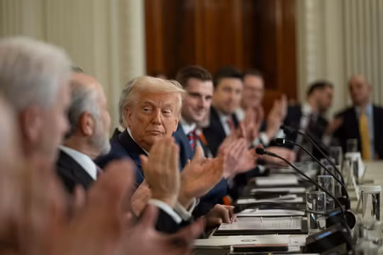 Ông Trump tiếp các nhà lãnh đạo tiền điện tử, giá Bitcoin giảm