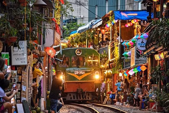 Hà Nội yêu cầu quản lý chặt chẽ, xóa bỏ hoạt động 'cà phê đường tàu'