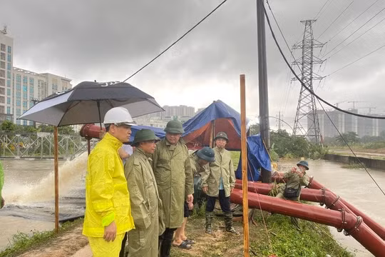 Hà Nội: Huy động tối đa lực lượng, bảo đảm an toàn tuyệt đối cho người dân trong mưa lũ