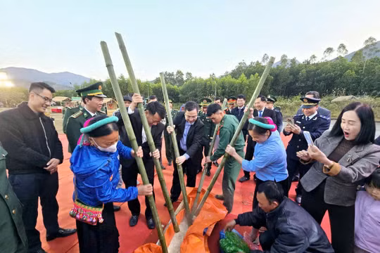 Gắn kết tình quân dân nơi biên cương Đông Bắc