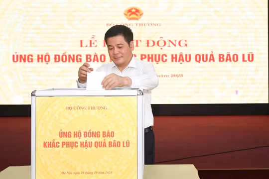 Bộ Công Thương quyên góp gần 1 tỷ đồng ủng hộ đồng bào khắc phục hậu quả bão lũ