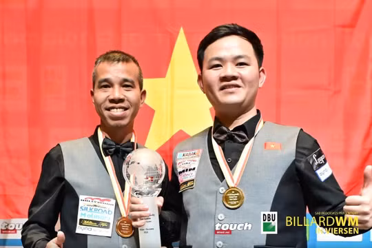 Quyết Chiến và Phương Vinh về nhì giải carom 3 băng đồng đội thế giới