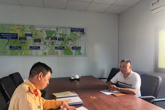 Tài xế xe khách chèn ép, chuyển làn đột ngột trên cao tốc bị phạt 5 triệu đồng