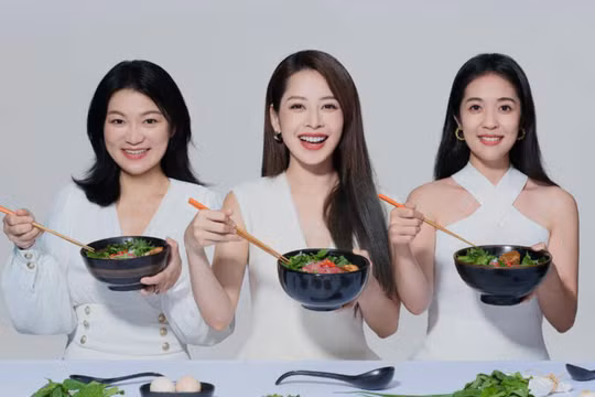 Quán phở của Chi Pu vươn lên dẫn đầu bảng xếp hạng ẩm thực Việt tại Thượng Hải
