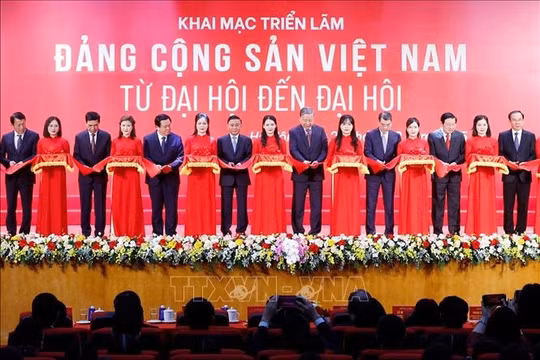 Tổng Bí thư Tô Lâm dự khai mạc triển lãm 'Đảng Cộng sản Việt Nam - Từ Đại hội đến Đại hội'