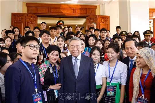 Tổng Bí thư Tô Lâm gặp mặt học sinh, sinh viên, thanh niên dân tộc thiểu số xuất sắc, tiêu biểu