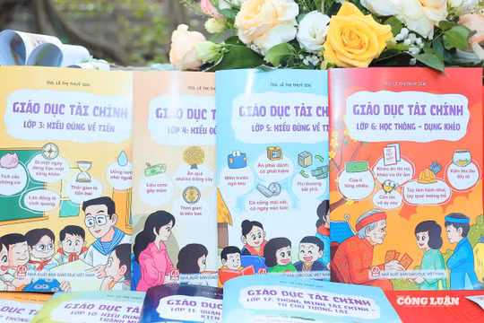 Bộ sách 'Giáo dục tài chính' đưa tư duy tài chính đến gần hơn với học sinh Việt Nam