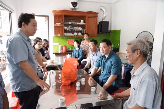 Hà Nội chỉ đạo khẩn, hỗ trợ nạn nhân vụ lật tàu Vịnh Xanh 58