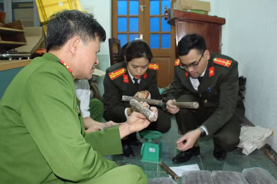 Bắt quả tang các đối tượng mua bán trái phép vật liệu nổ