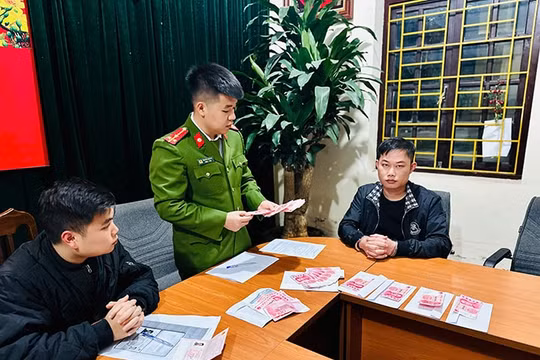 Bắt đối tượng nhập cảnh vào Việt Nam để lưu hành tiền giả