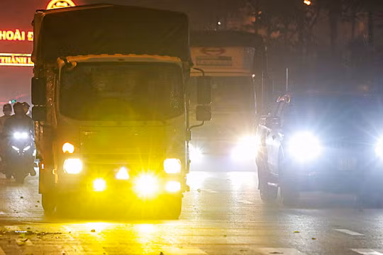 Nguy cơ tai nạn từ việc “độ” đèn xe sai quy định