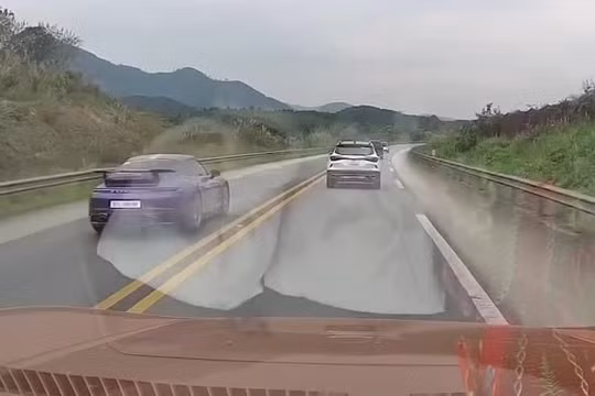 Công an vào cuộc xác minh clip đoàn xe sang Porsche lấn làn, vượt ẩu trên cao tốc