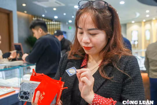 Giá vàng tăng vọt lên trên 100 triệu đồng/lượng