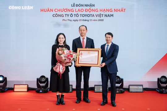 Toyota Việt Nam đón nhận Huân chương Lao động hạng Nhất