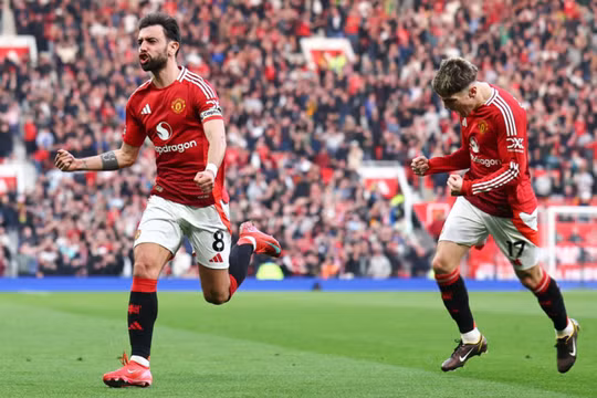 Chia điểm với Arsenal, MU vẫn ngụp lặn ở nửa cuối bảng xếp hạng