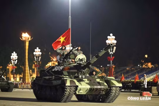 Uy lực đội hình xe pháo, khí tài hiện đại trong đêm tổng hợp luyện A80