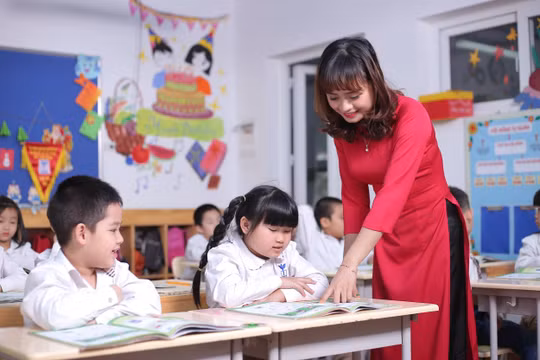 Thủ tướng Phạm Minh Chính chỉ đạo khẩn 3 vấn đề nóng về giáo dục