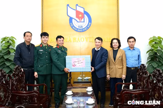 Thắt chặt tình hữu nghị truyền thống, tình đoàn kết đặc biệt giữa Sư Đoàn 312 và Hội Nhà báo Việt Nam