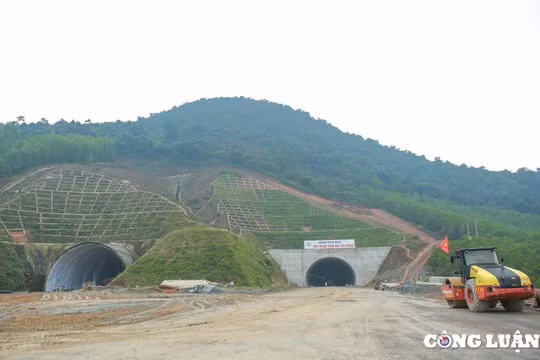 Xem xét đầu tư hoàn chỉnh 2 ống hầm Đèo Bụt trên cao tốc Vũng Áng - Bùng