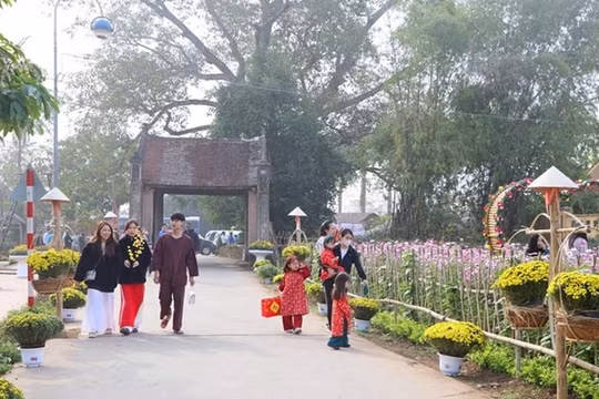 Tết làng Việt 2025 ở làng cổ Đường Lâm