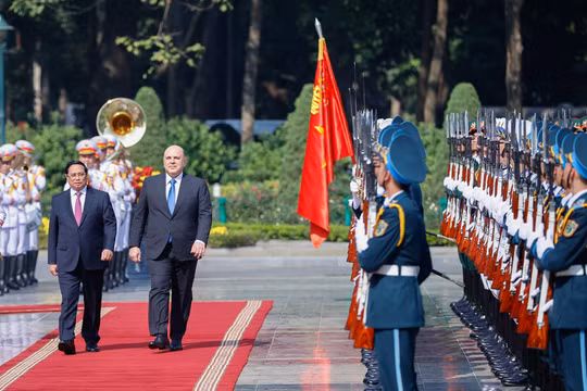 Thủ tướng Phạm Minh Chính chủ trì lễ đón chính thức Thủ tướng Liên bang Nga Mikhail Vladimirovich Mishustin