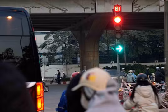 Sở GTVT Hà Nội nói về thời lượng đèn đỏ gấp 5 lần đèn xanh