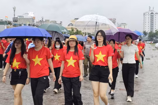 Hàng nghìn người đi bộ 'Cùng Việt Nam tiến bước' tại Thanh Hóa