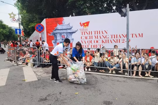 Công an Hà Nội khuyến cáo người dân giữ gìn văn minh khi đi xem diễu binh, diễu hành