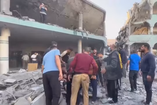 Israel tấn công vào các trường học ở Gaza, khiến 33 người thiệt mạng