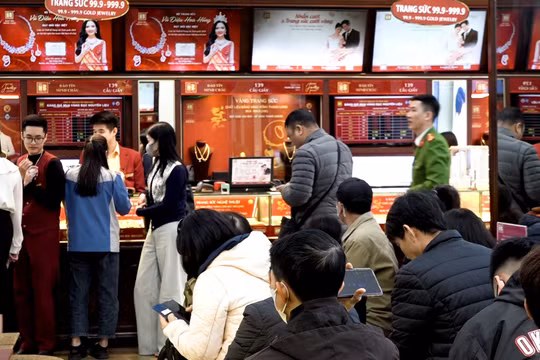 Thị trường vàng có thể đối mặt với đợt giảm giá mạnh sau khi vượt ngưỡng 100 triệu đồng/lượng
