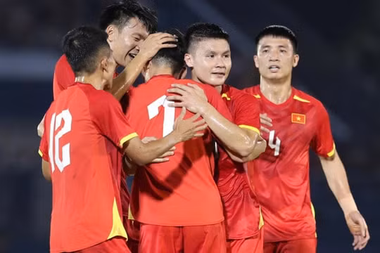 Hai Long và Văn Vĩ ghi bàn, Việt Nam thắng sát nút Campuchia