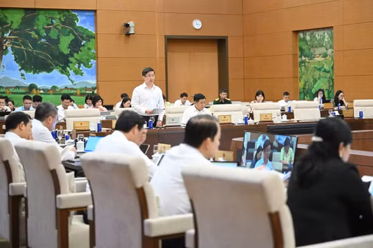Lãnh đạo Báo Quân đội nhân dân thăm nhà báo lão thành Hà Đăng