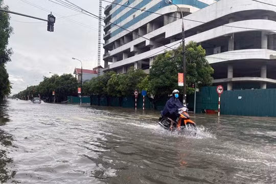 Thủ tướng chỉ đạo 4 tỉnh miền Trung khuyến cáo người dân hạn chế đi lại khi có mưa lũ lớn