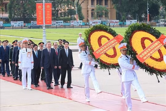 Lãnh đạo Đảng, Nhà nước dâng hương tưởng niệm các Anh hùng liệt sĩ và vào Lăng viếng Chủ tịch Hồ Chí Minh