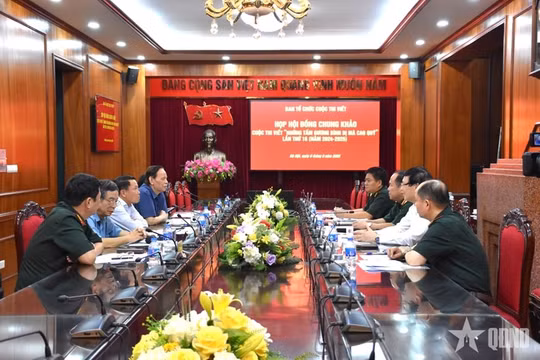 Họp Hội đồng chung khảo Cuộc thi viết 'Những tấm gương bình dị mà cao quý' lần thứ 16: Dự kiến trao 22 giải thưởng