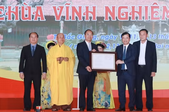 Bộ tượng Tam Tổ Trúc Lâm được công nhận là bảo vật quốc gia
