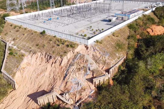 Kon Tum: Sạt lở, sụt lún nghiêm trọng tại Trạm cắt 220kV Bờ Y