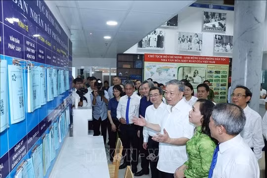 Tổng Bí thư khảo sát mô hình tổ chức chính quyền địa phương 2 cấp tại TP Hồ Chí Minh
