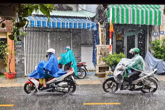 Dự báo thời tiết ngày 15/10: TP HCM mưa diện rộng về chiều và tối