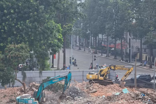 Khối nhà 61 Trần Phú khẩn trương tháo dỡ, mở rộng đường Hùng Vương đón diễu binh 2/9