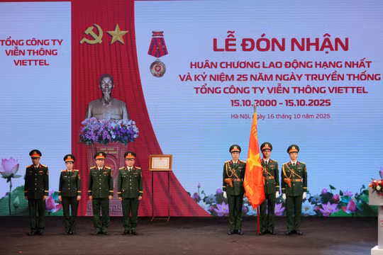 Viettel Telecom nhận Huân chương Lao động hạng Nhất và kỷ niệm 25 năm Ngày truyền thống