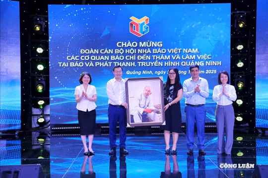 Đoàn công tác Hội Nhà báo Việt Nam thăm và làm việc tại Báo và Phát thanh - Truyền hình Quảng Ninh