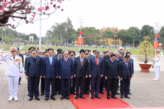 Lãnh đạo Đảng, Nhà nước vào Lăng viếng Chủ tịch Hồ Chí Minh nhân kỷ niệm 95 năm Ngày thành lập Đảng